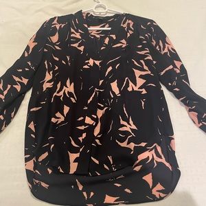 Ann Taylor navy floral blouse XSP